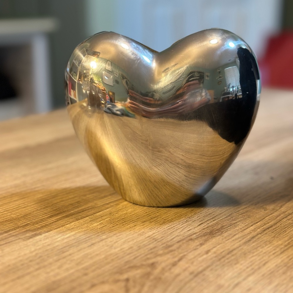 Nima Oberoi Lunares Heart Vase